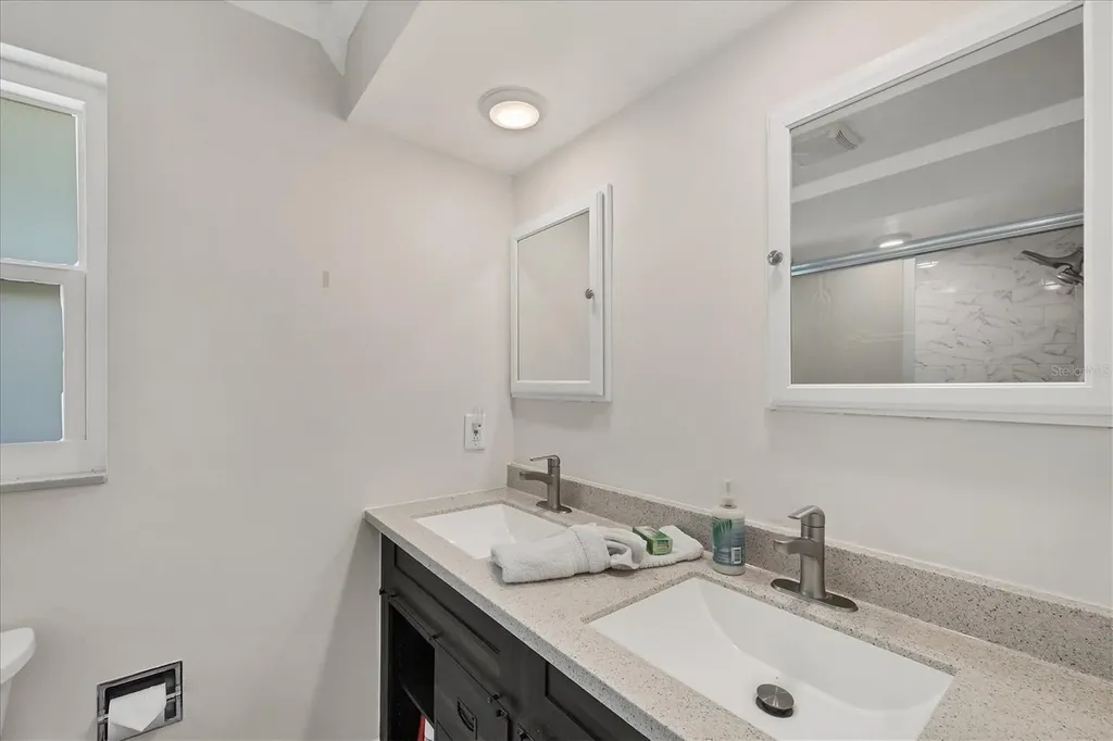 5585 Contento Drive Sarasota FL 34242