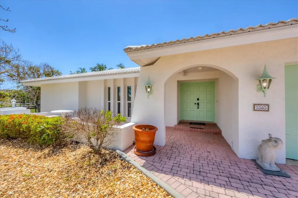 5585 Contento Drive Sarasota FL 34242
