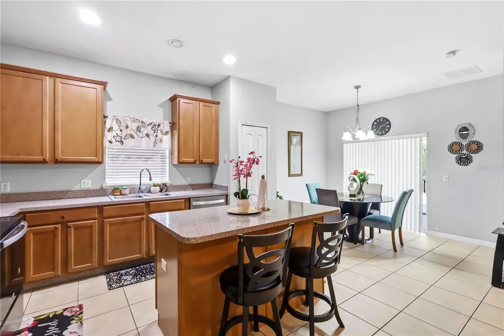 907 Hacienda Circle Kissimmee FL 34741