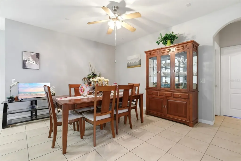 907 Hacienda Circle Kissimmee FL 34741