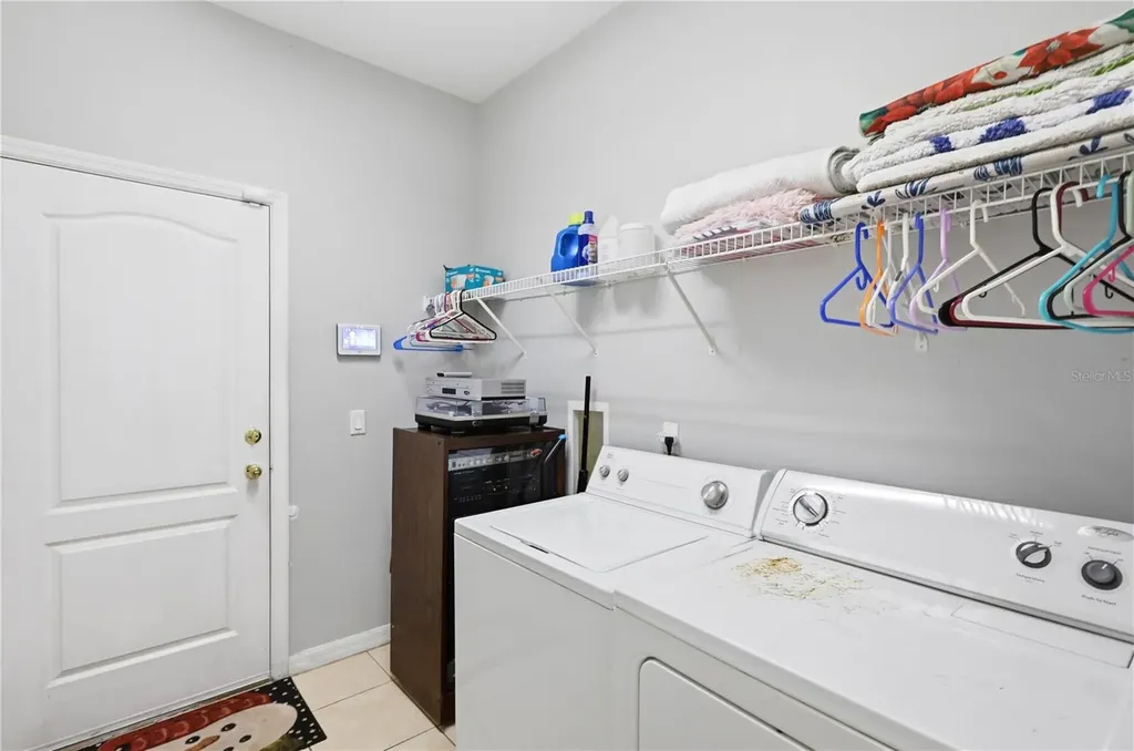 907 Hacienda Circle Kissimmee FL 34741