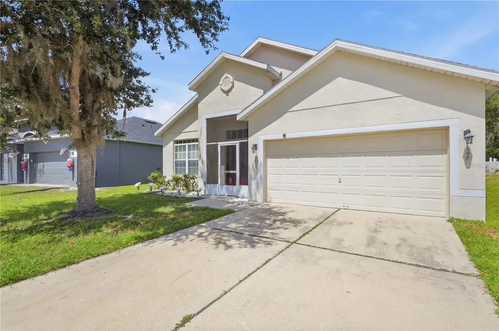 907 Hacienda Circle Kissimmee FL 34741
