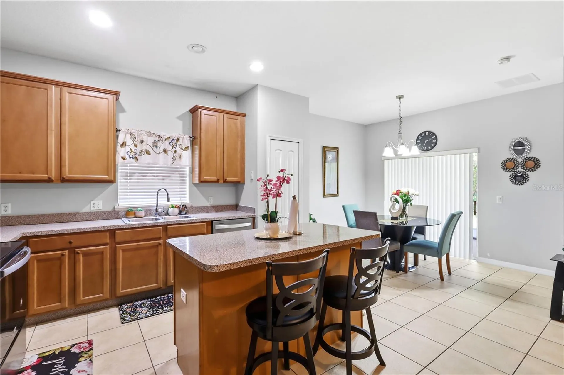 907 Hacienda Circle Kissimmee FL 34741