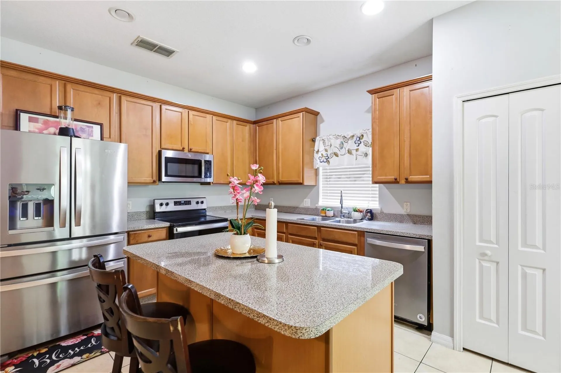 907 Hacienda Circle Kissimmee FL 34741