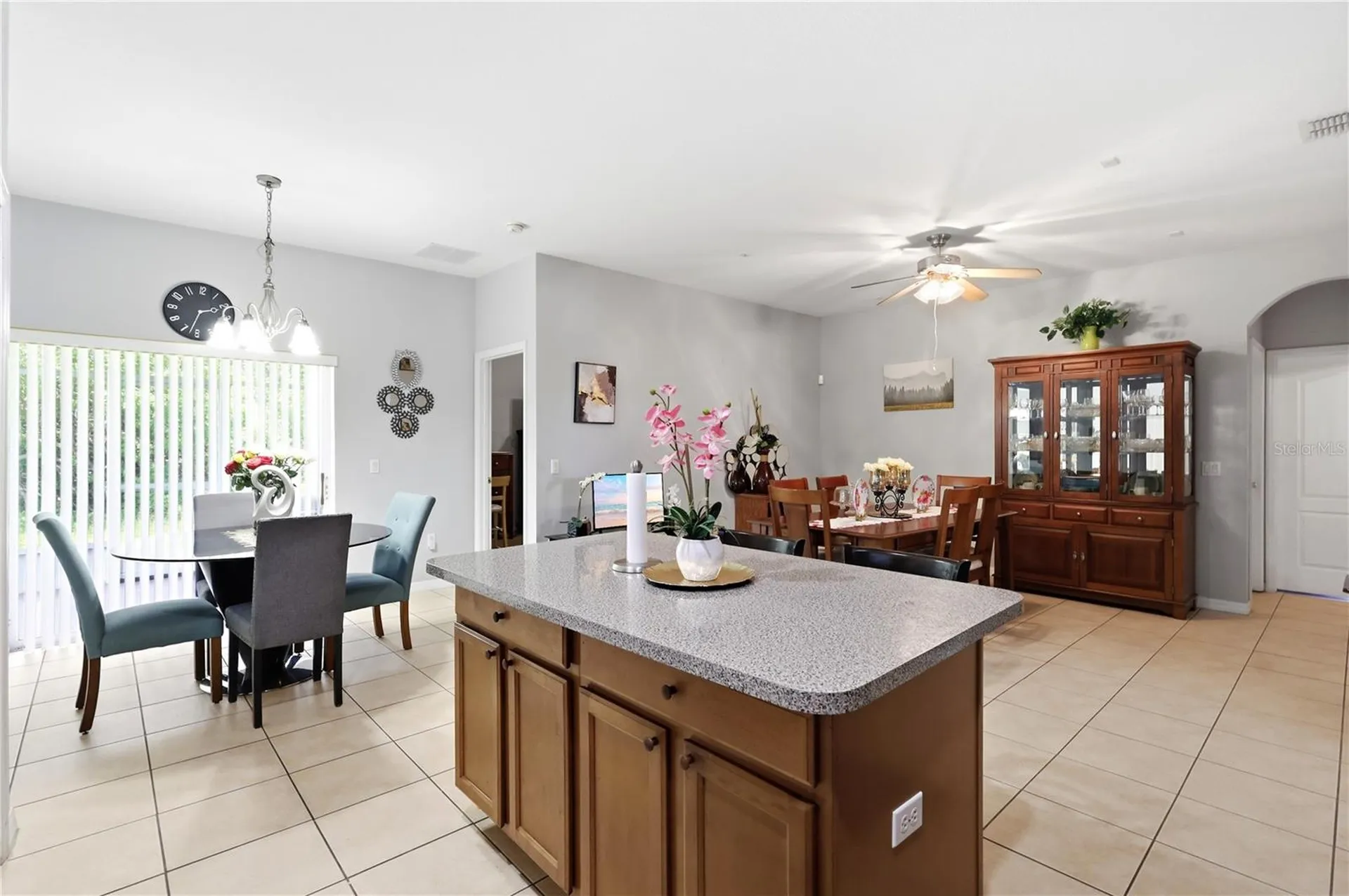 907 Hacienda Circle Kissimmee FL 34741