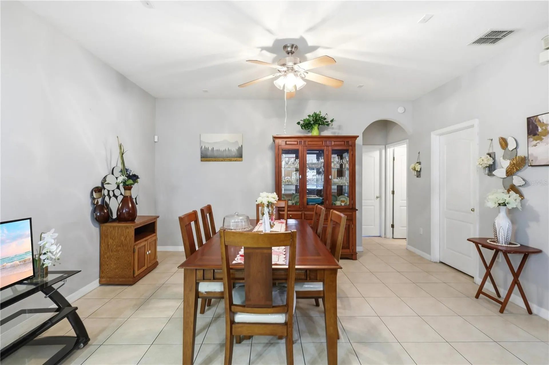 907 Hacienda Circle Kissimmee FL 34741
