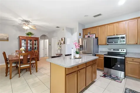 907 Hacienda Circle Kissimmee FL 34741