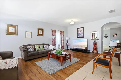907 Hacienda Circle Kissimmee FL 34741