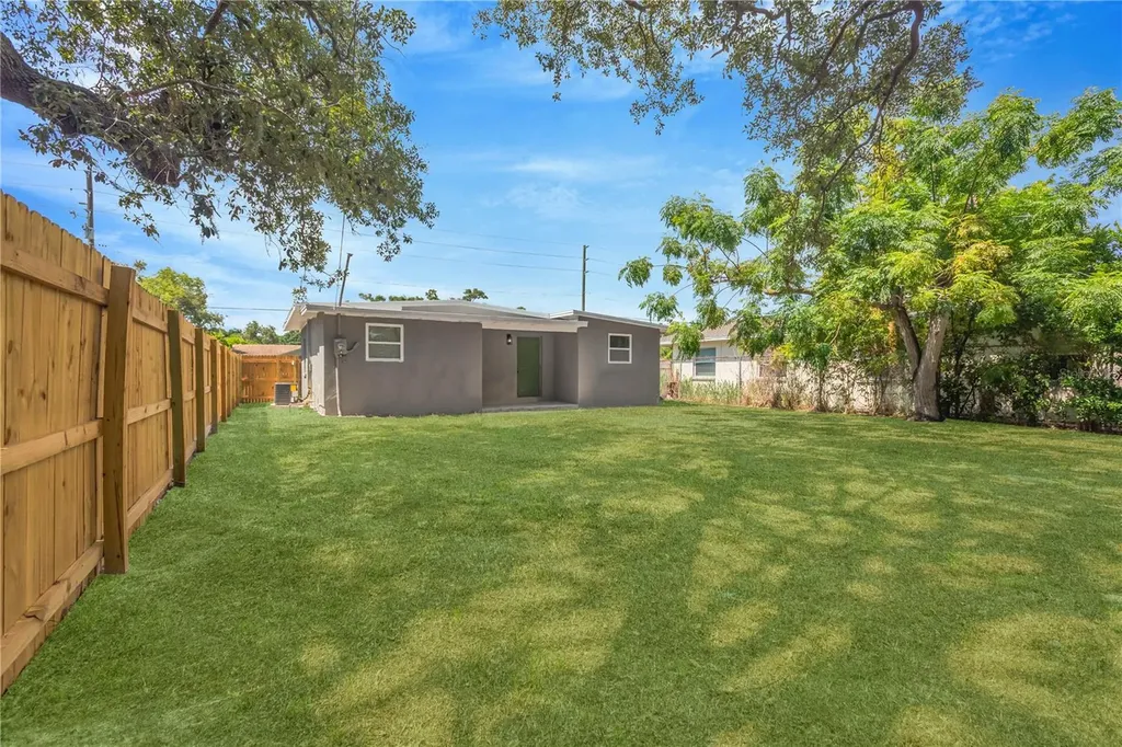 4628 15th Avenue S St Petersburg FL 33711