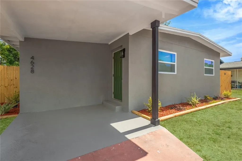 4628 15th Avenue S St Petersburg FL 33711
