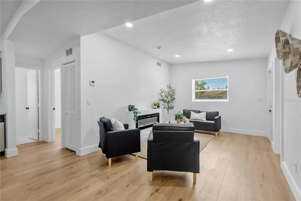 4628 15th Avenue S St Petersburg FL 33711