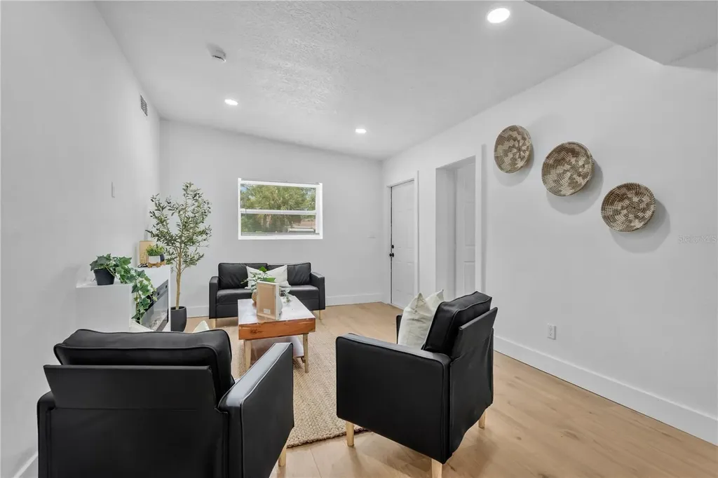 4628 15th Avenue S St Petersburg FL 33711