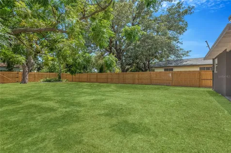 4628 15th Avenue S St Petersburg FL 33711