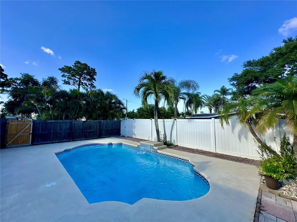 11298 73rd Avenue N Seminole FL 33772
