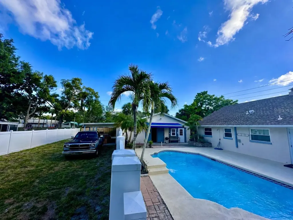11298 73rd Avenue N Seminole FL 33772