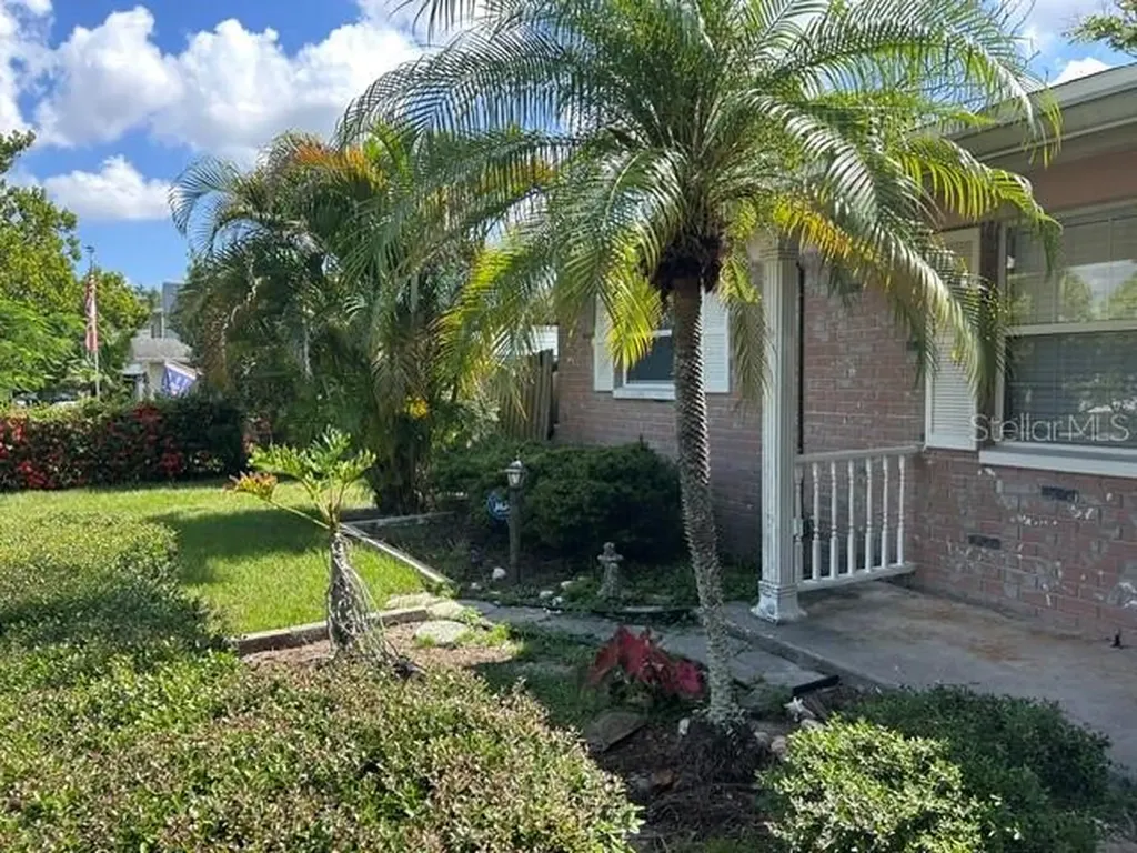 6617 27th Way N St Petersburg FL 33702