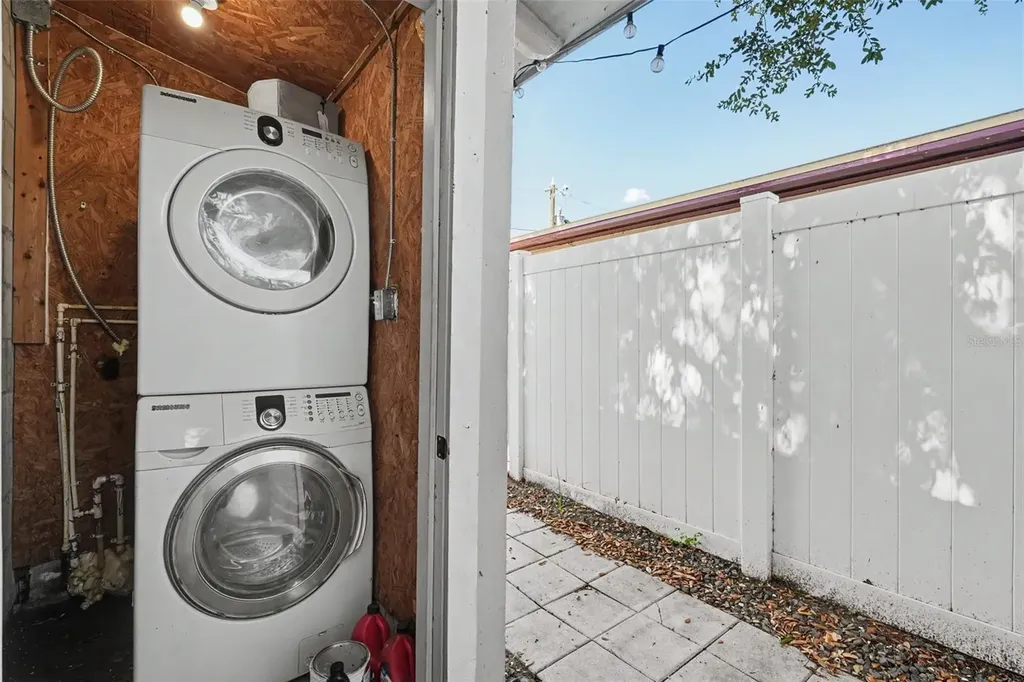 1946 15th Avenue S St Petersburg FL 33705