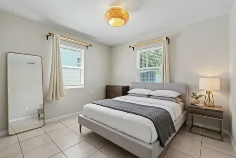 1946 15th Avenue S St Petersburg FL 33705
