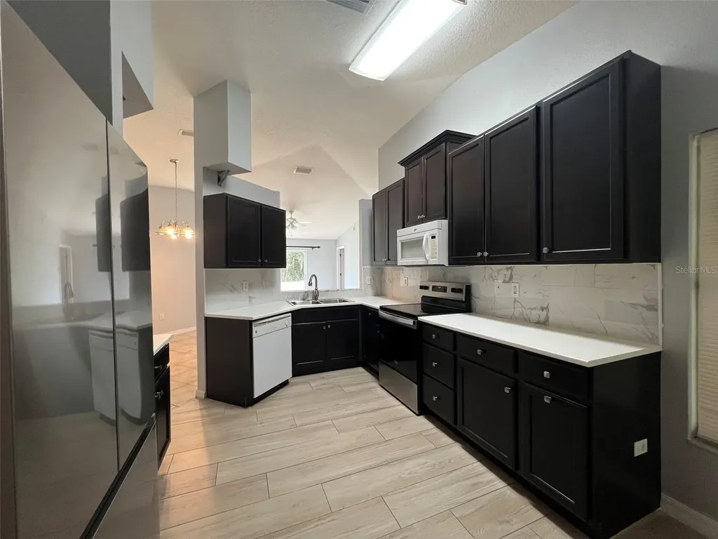18169 Sandy Pointe Drive Tampa FL 33647