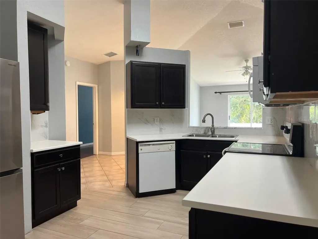 18169 Sandy Pointe Drive Tampa FL 33647