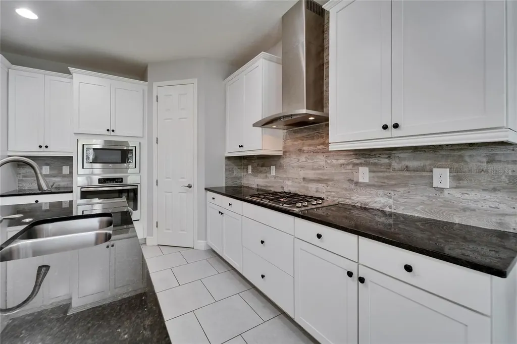 606 Winterside Drive Apollo Beach FL 33572