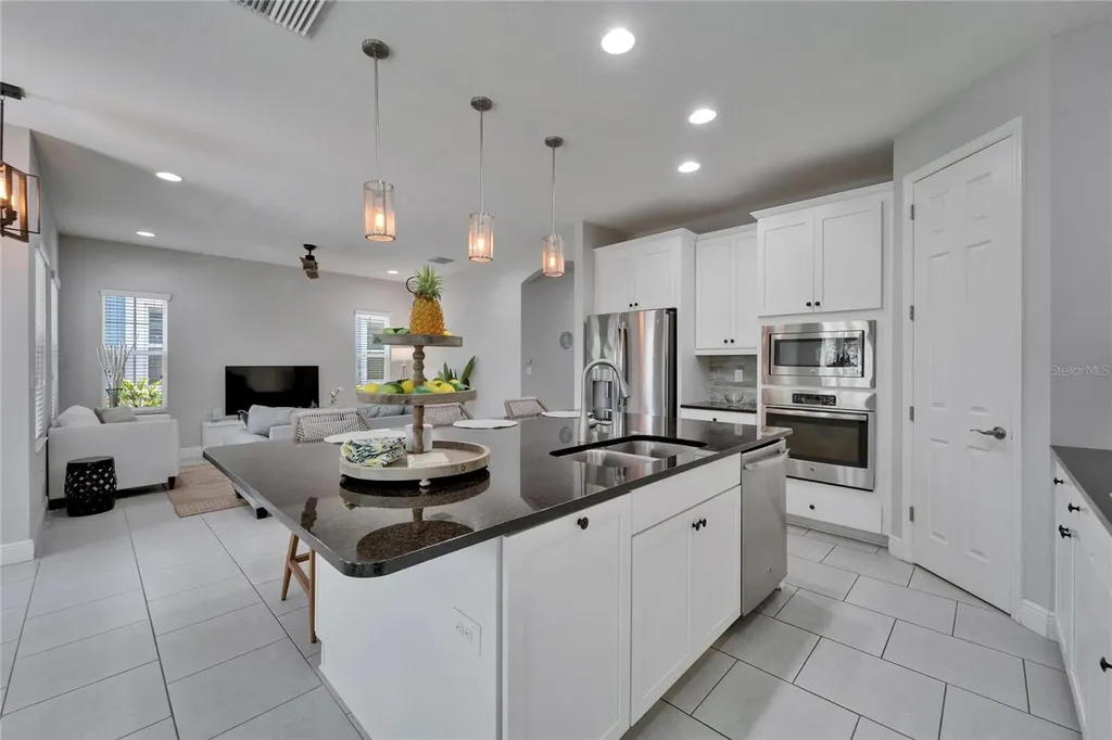 606 Winterside Drive Apollo Beach FL 33572
