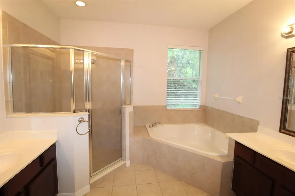 9885 Leland Drive Orlando FL 32827