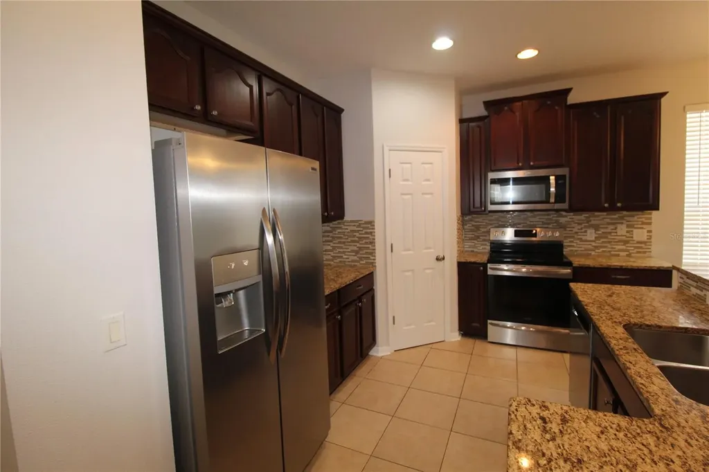 9885 Leland Drive Orlando FL 32827