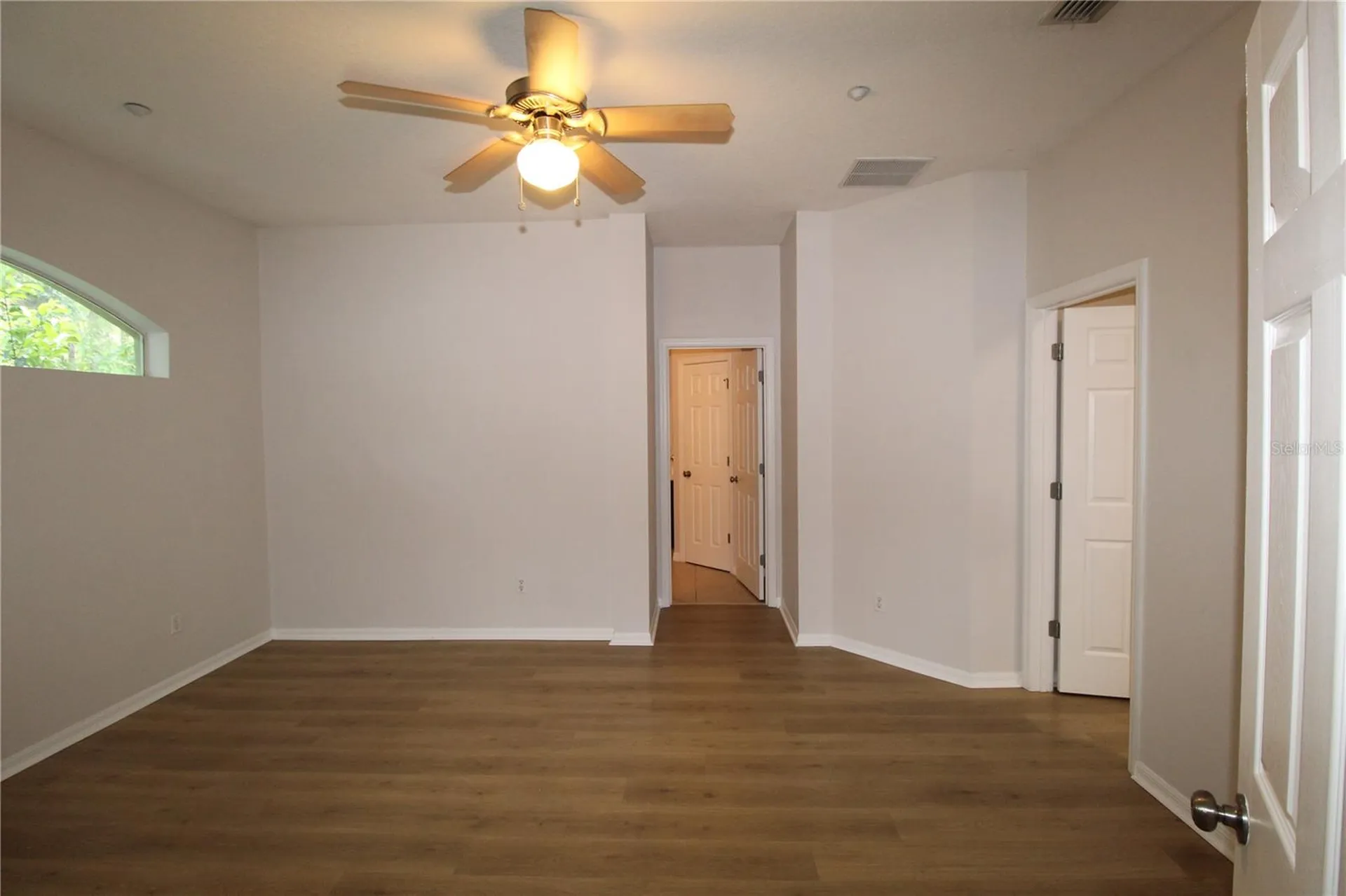 9885 Leland Drive Orlando FL 32827