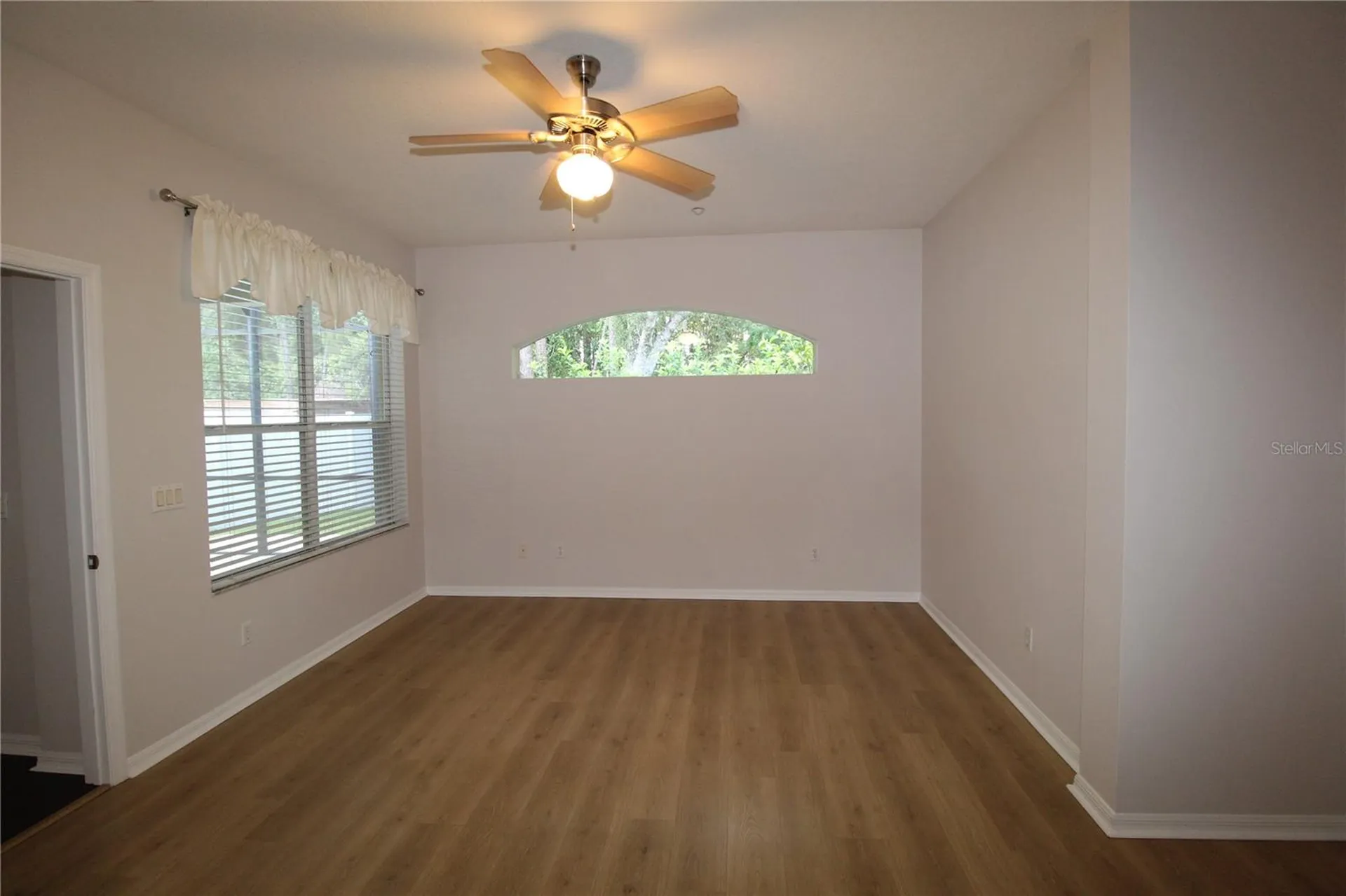 9885 Leland Drive Orlando FL 32827