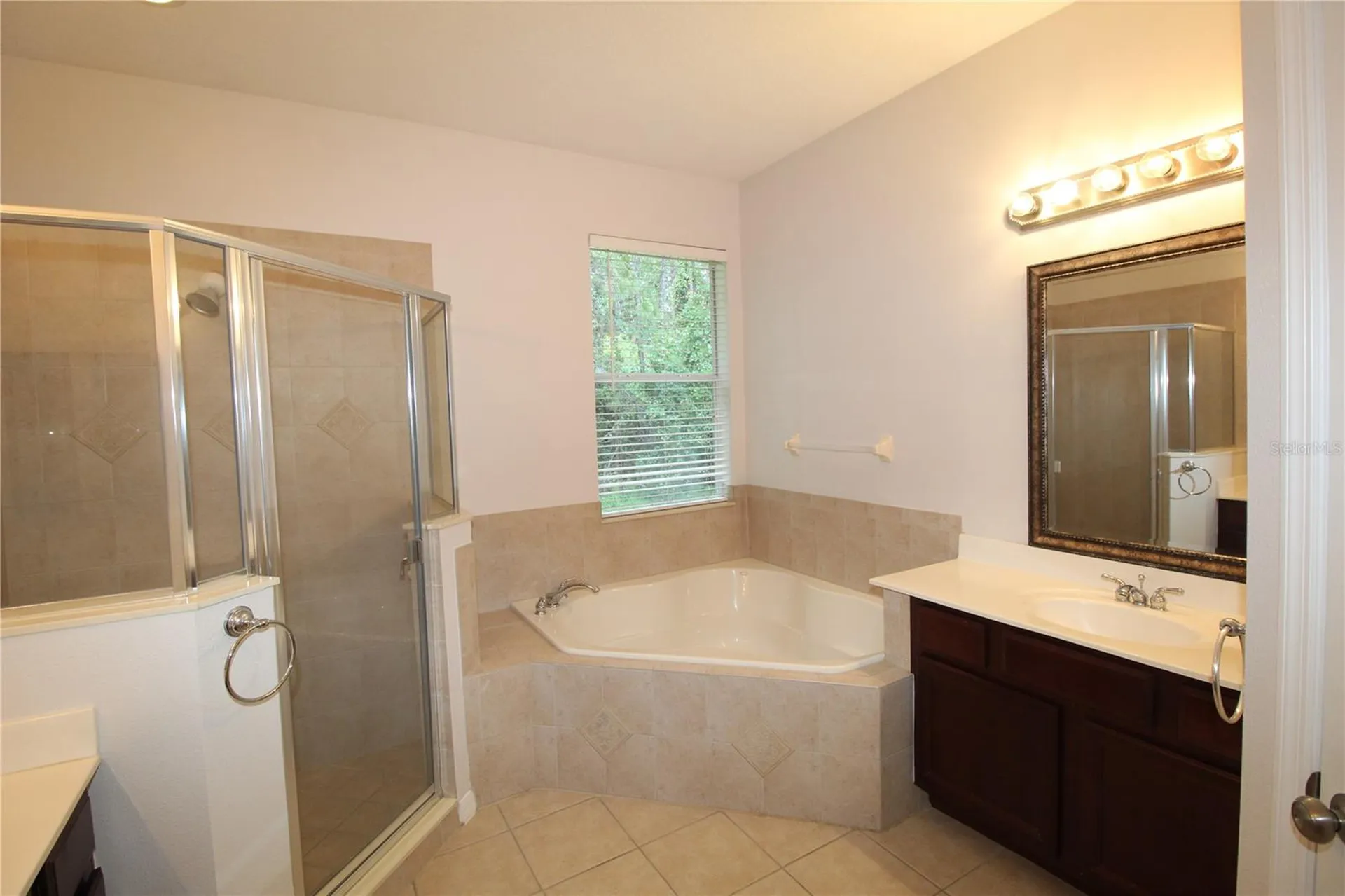 9885 Leland Drive Orlando FL 32827