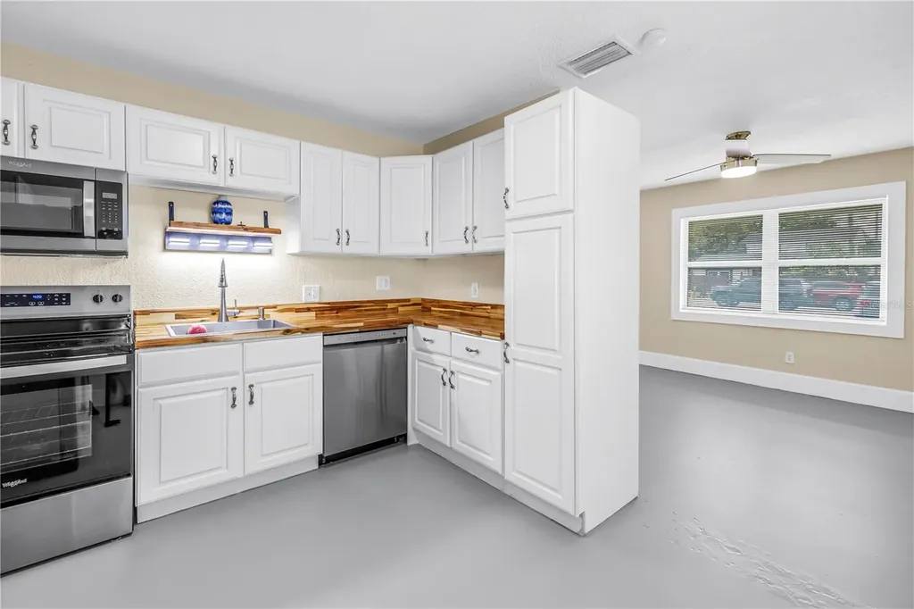 1416 38th Avenue N St Petersburg FL 33704