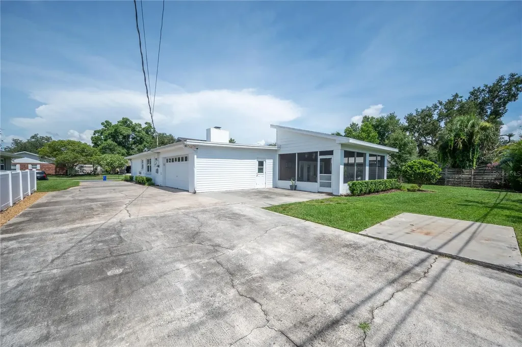 1211 Hunt Avenue Lakeland FL 33801