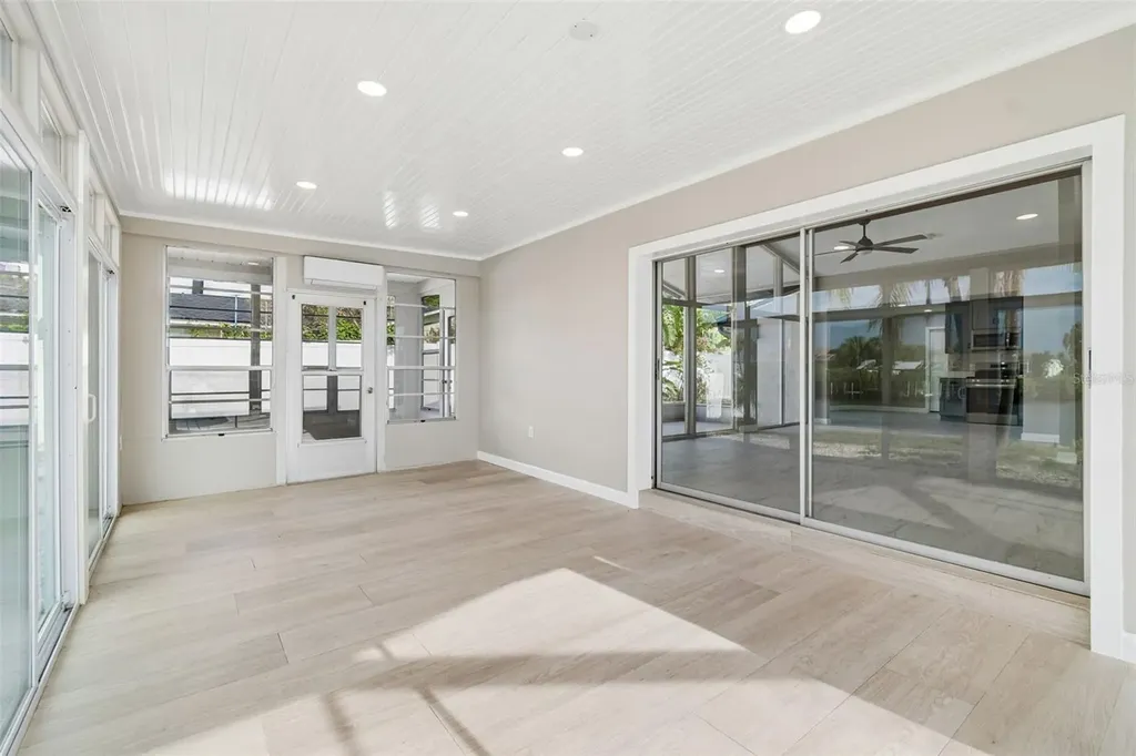 729 Spanish Main Drive Apollo Beach FL 33572