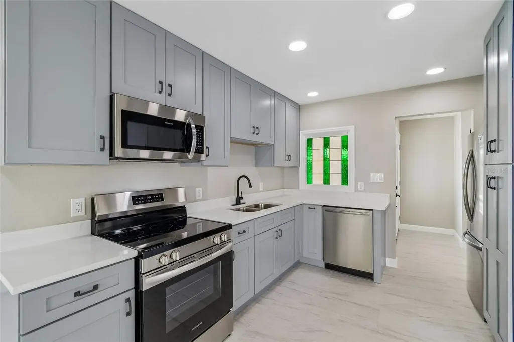 729 Spanish Main Drive Apollo Beach FL 33572