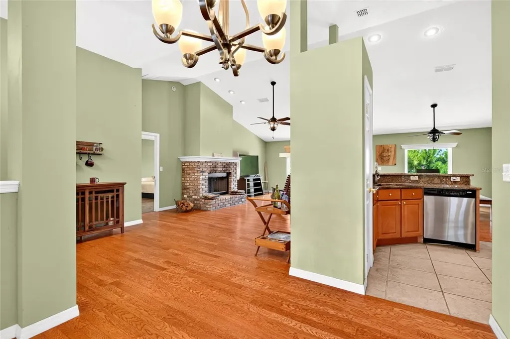 13059 NE 7th Loop Silver Springs FL 34488