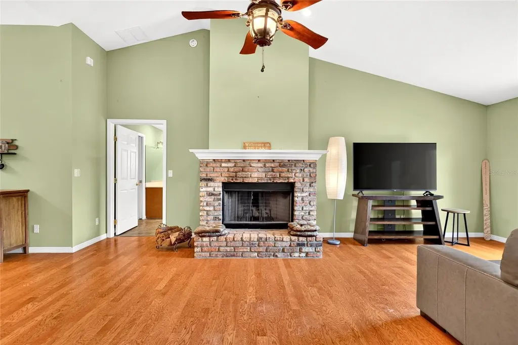 13059 NE 7th Loop Silver Springs FL 34488