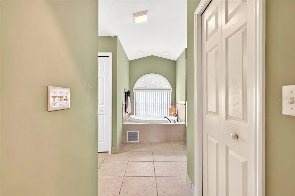 13059 NE 7th Loop Silver Springs FL 34488