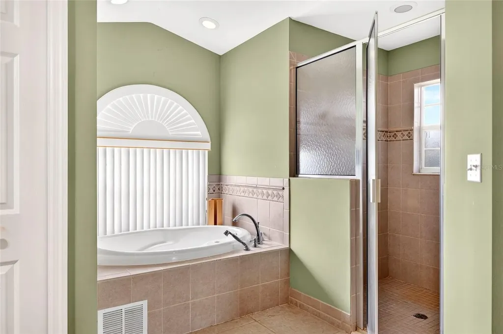 13059 NE 7th Loop Silver Springs FL 34488