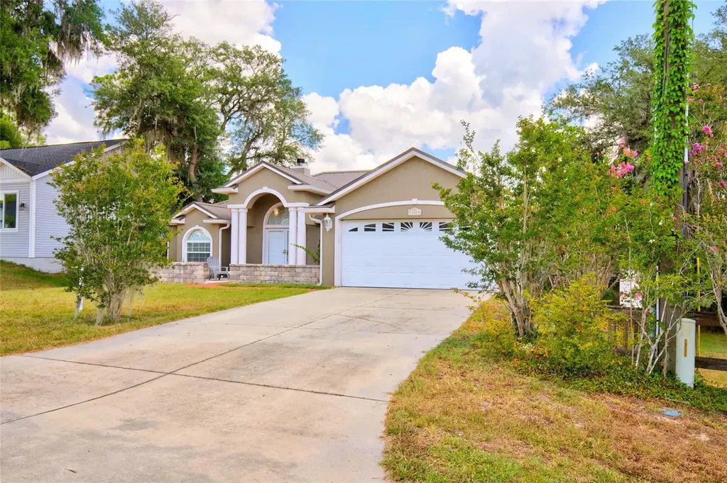 13059 NE 7th Loop Silver Springs FL 34488