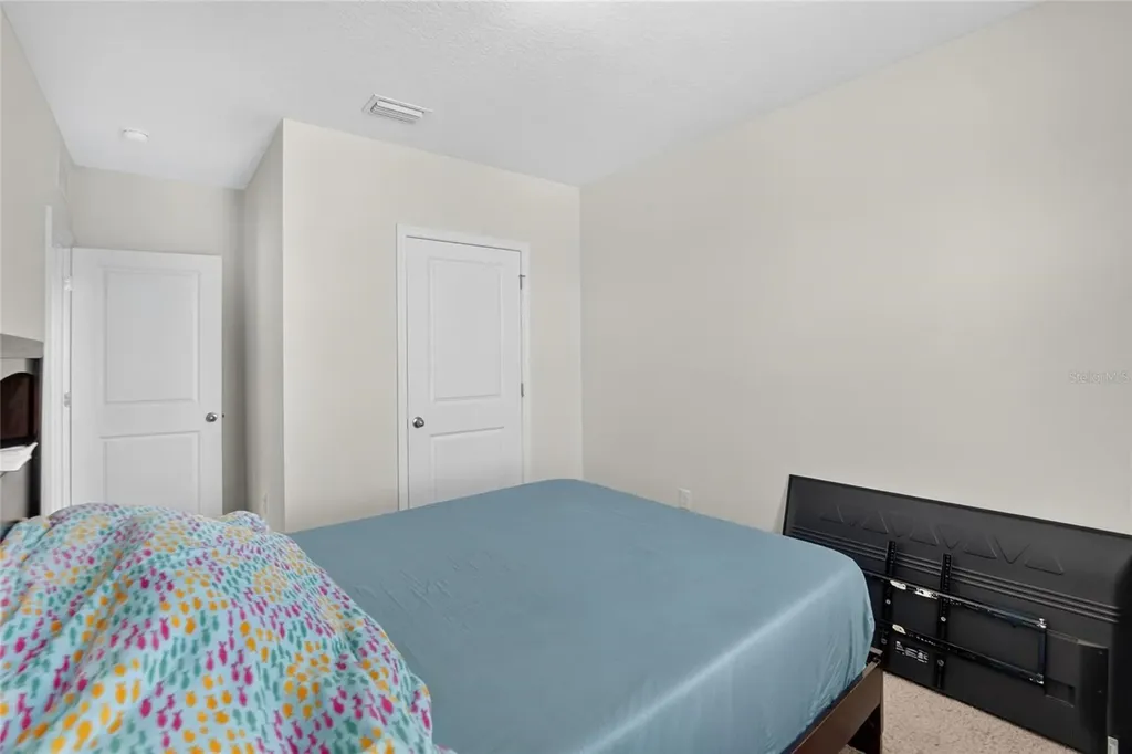 10231 Geese Trail Circle Sun City Center FL 33573