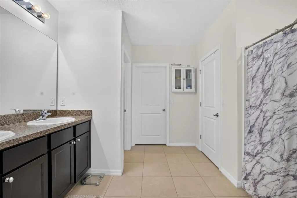 10231 Geese Trail Circle Sun City Center FL 33573