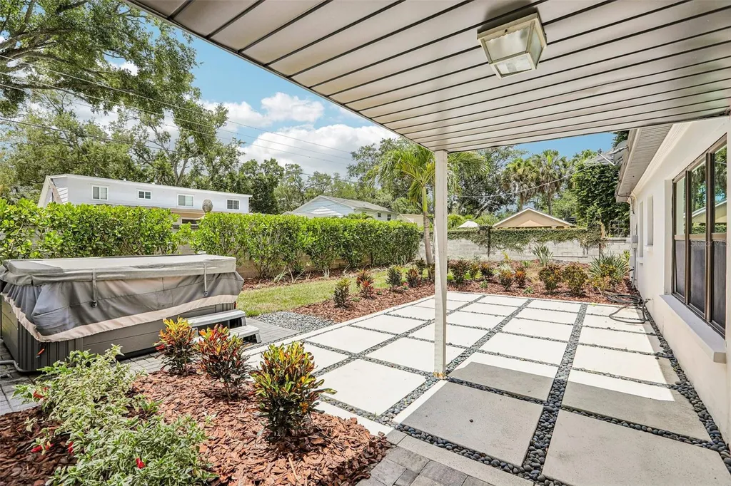 4708 W Neptune Street Tampa FL 33629