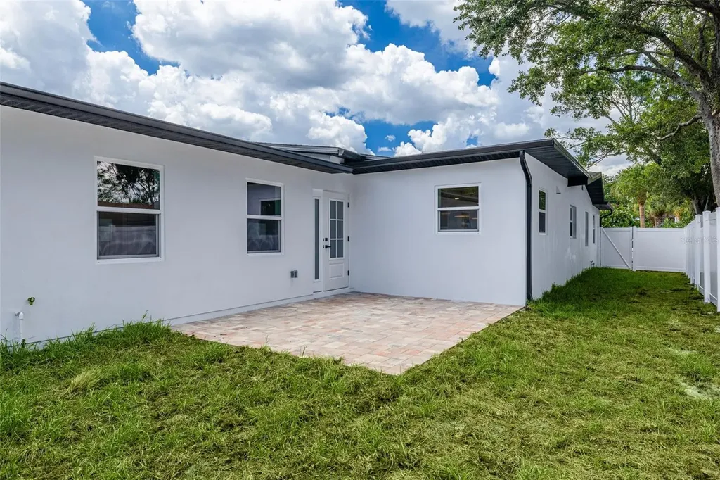 2528 4th Avenue S St Petersburg FL 33712
