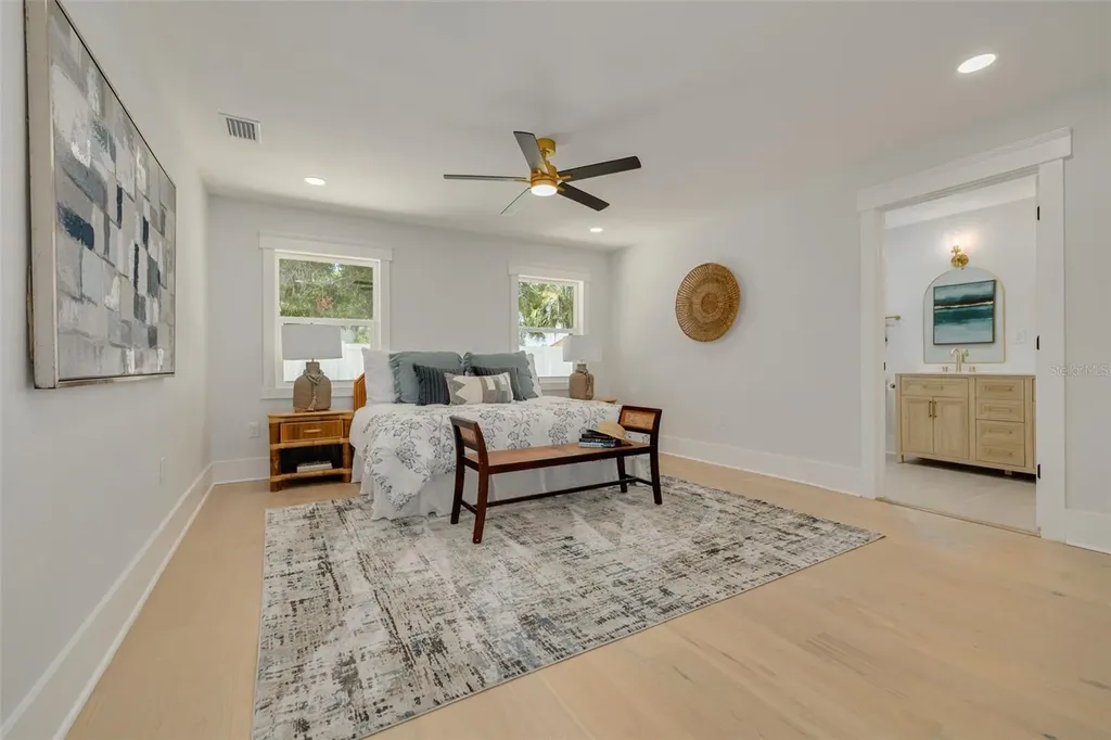 2528 4th Avenue S St Petersburg FL 33712