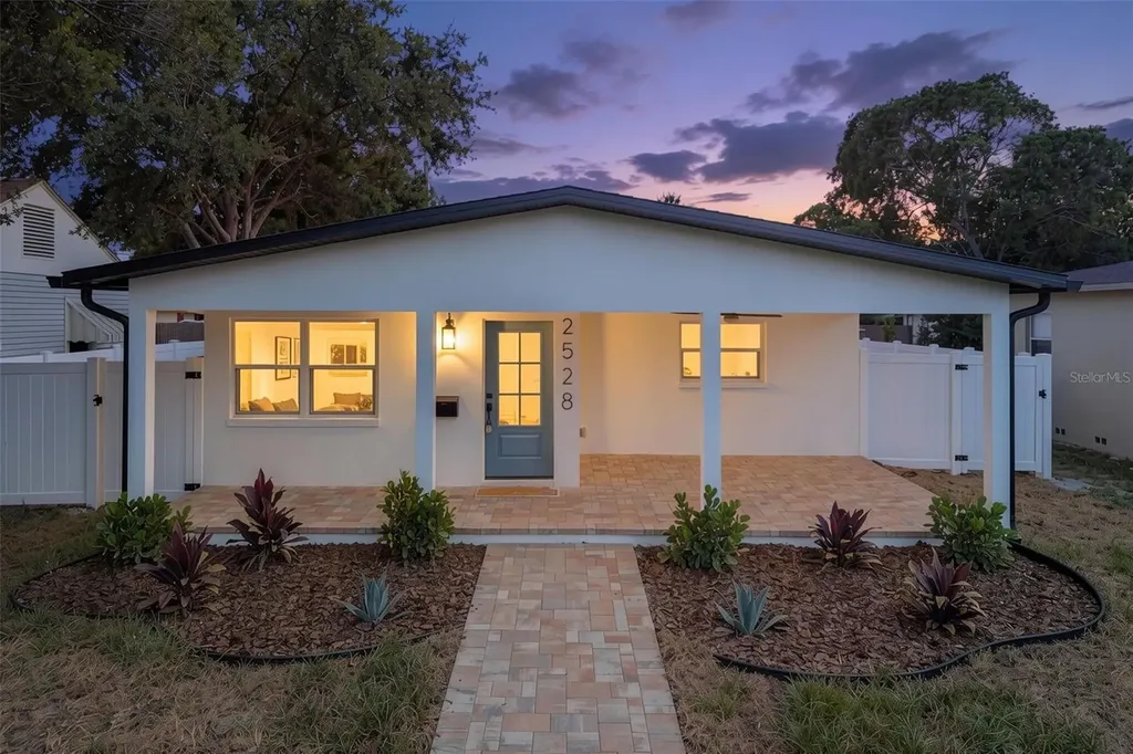 2528 4th Avenue S St Petersburg FL 33712