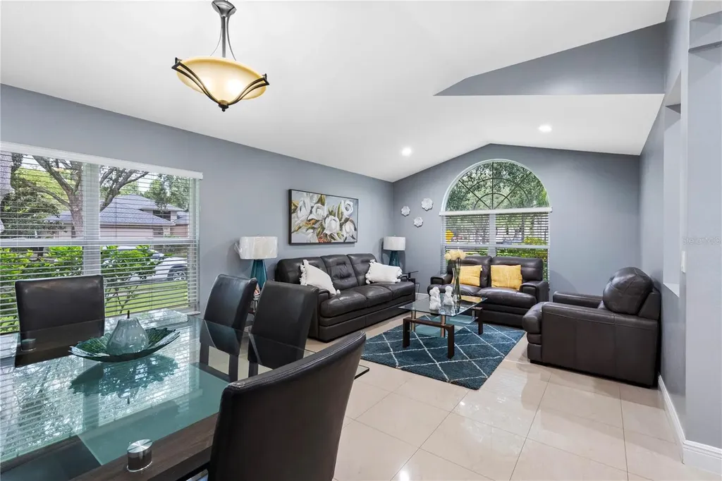 3306 Pin Oak Lane Tampa FL 33618