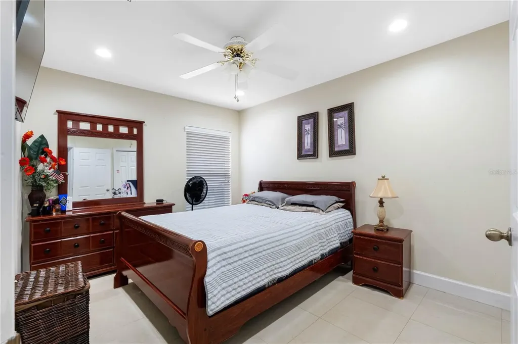 3306 Pin Oak Lane Tampa FL 33618