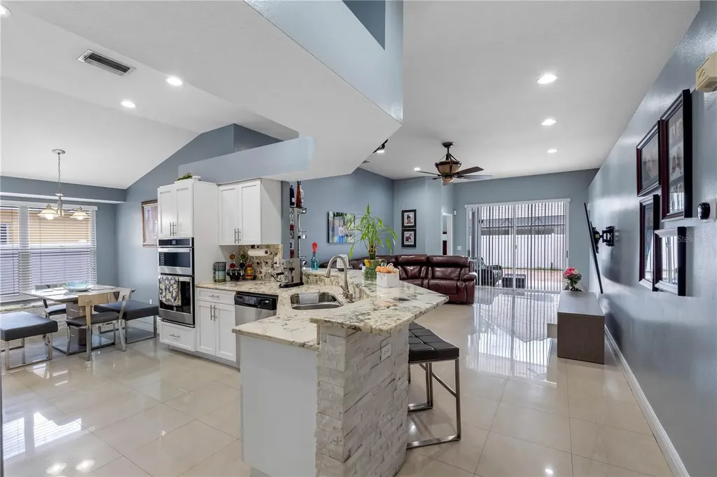 3306 Pin Oak Lane Tampa FL 33618