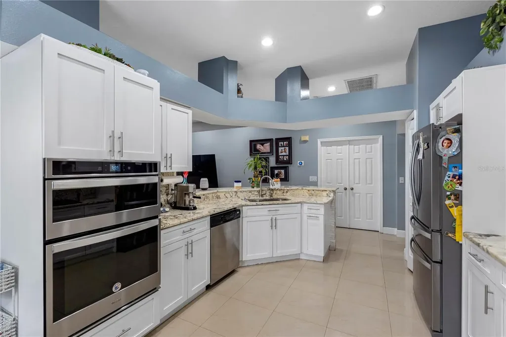3306 Pin Oak Lane Tampa FL 33618